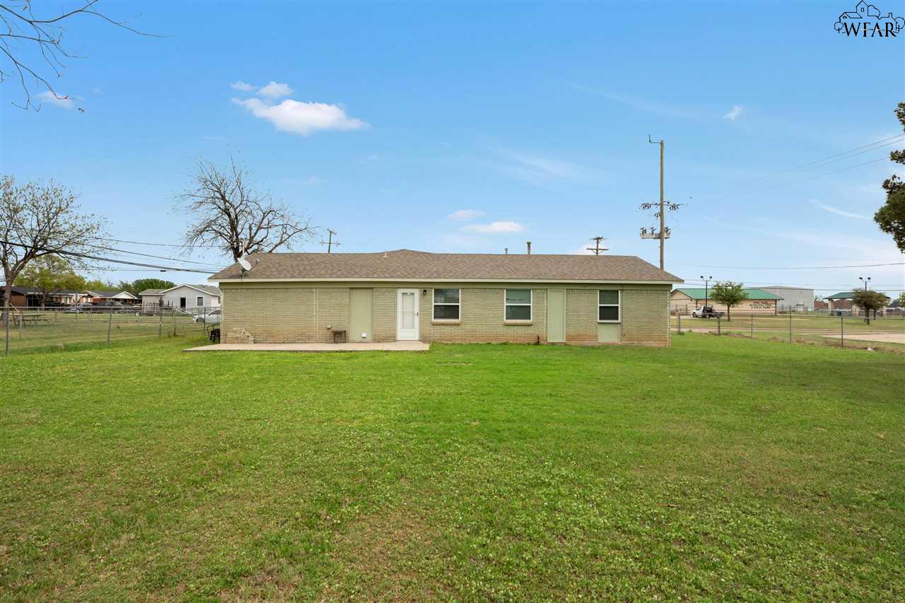 900 N 4th Street, Iowa Park, Texas image 28