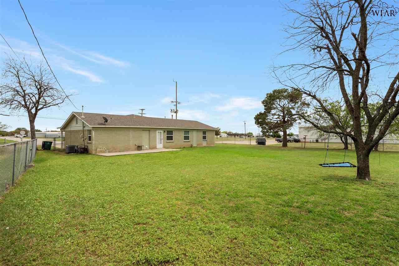 900 N 4th Street, Iowa Park, Texas image 27