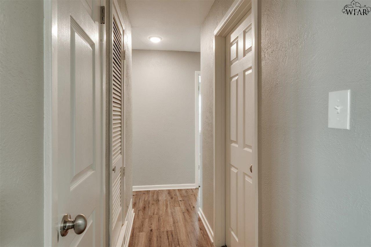 900 N 4th Street, Iowa Park, Texas image 25