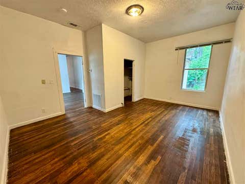Homes For Rent - 1111 Monroe Street #RIGHT SIDE - UNIT B<br/> Wichita County, Wichita Falls, TX 76309