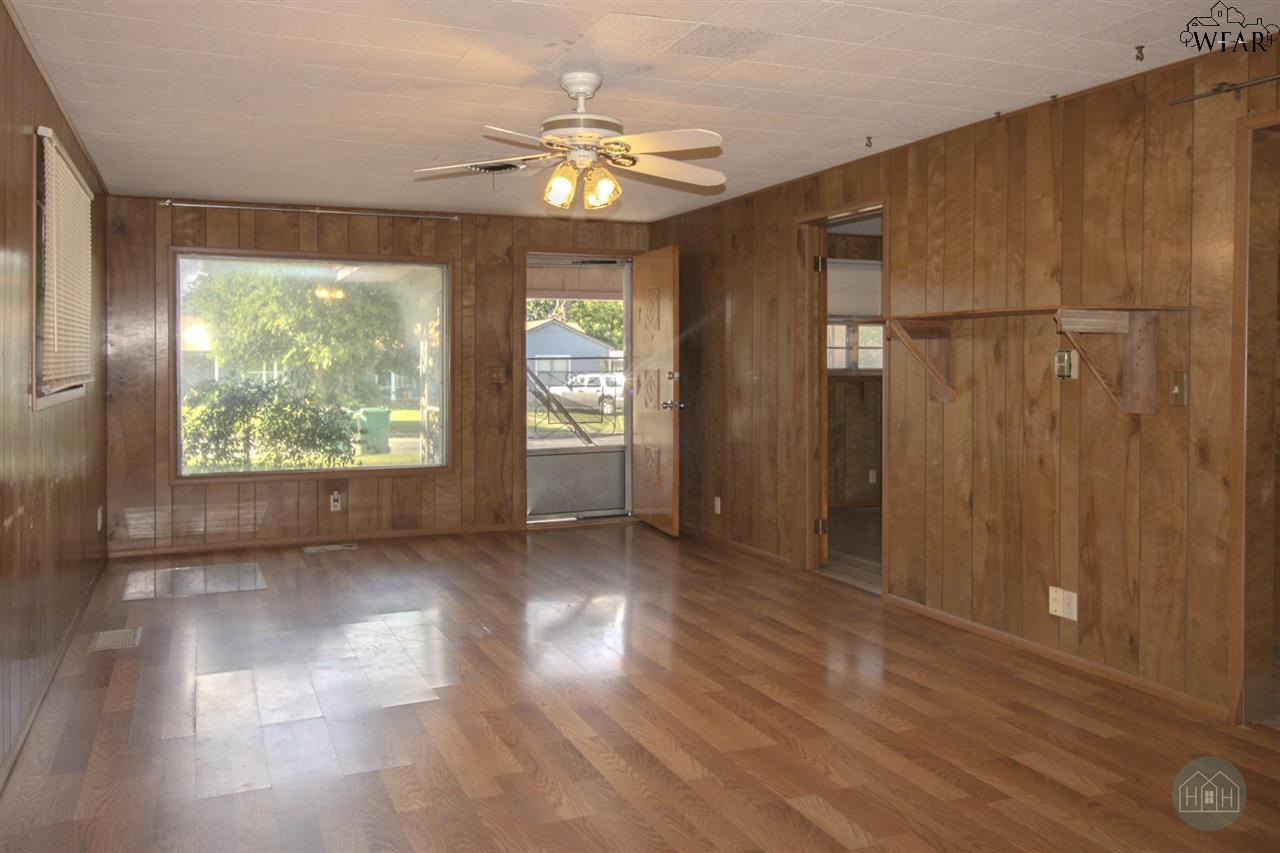 2011 Gordon Street, Vernon, Texas image 4