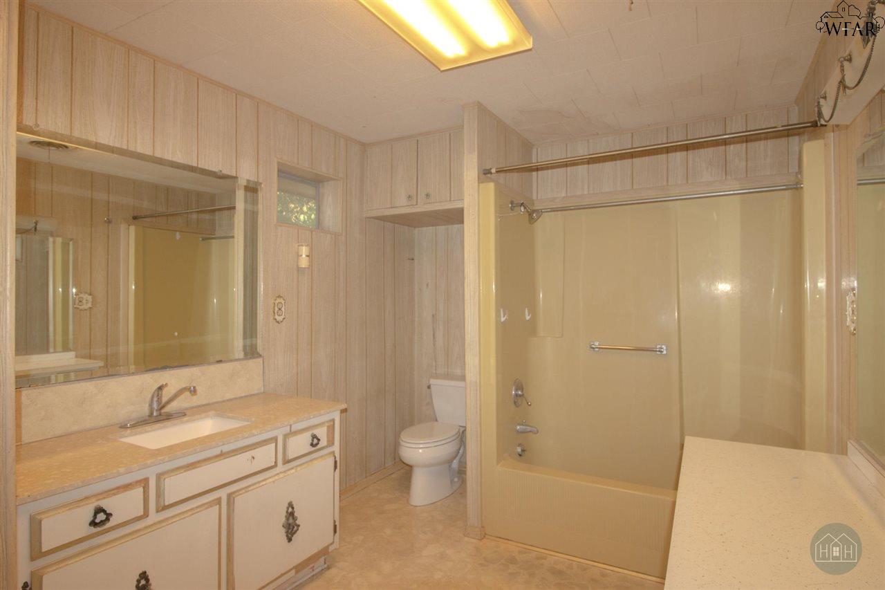 2011 Gordon Street, Vernon, Texas image 16