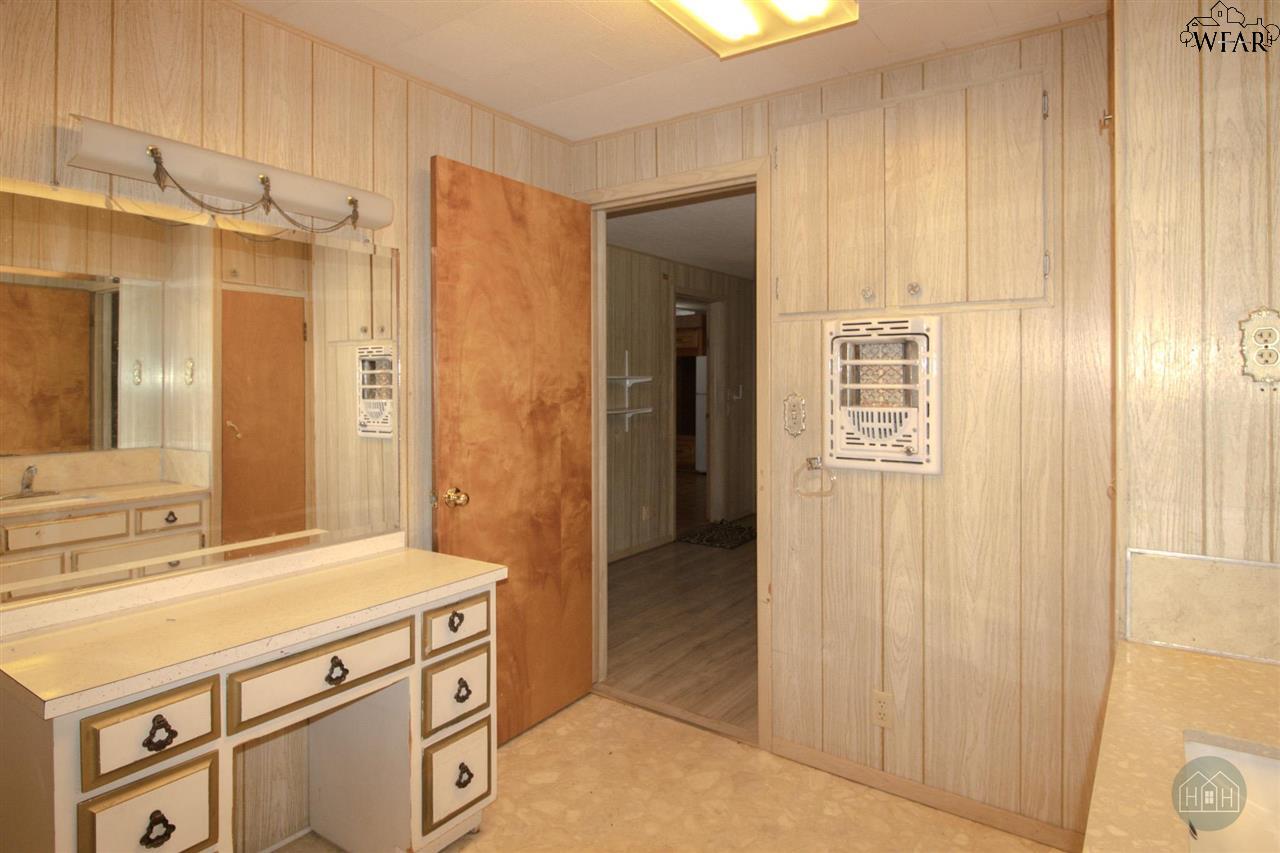 2011 Gordon Street, Vernon, Texas image 17