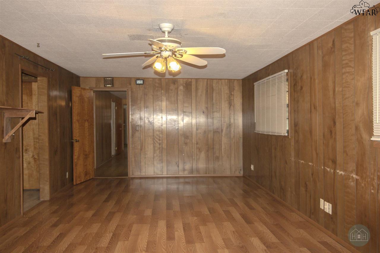 2011 Gordon Street, Vernon, Texas image 5