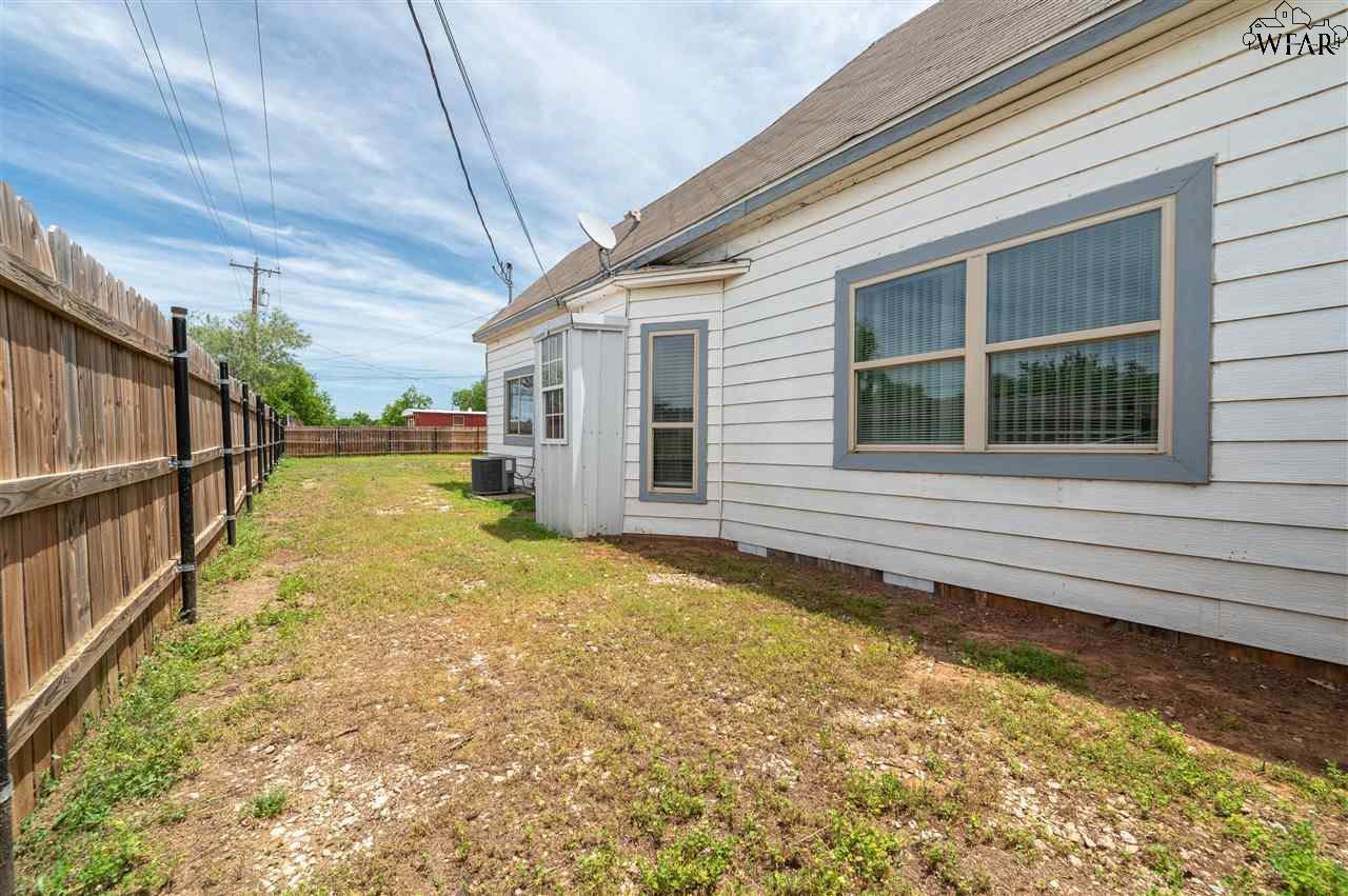 101 S Walnut Street, Petrolia, Texas image 23