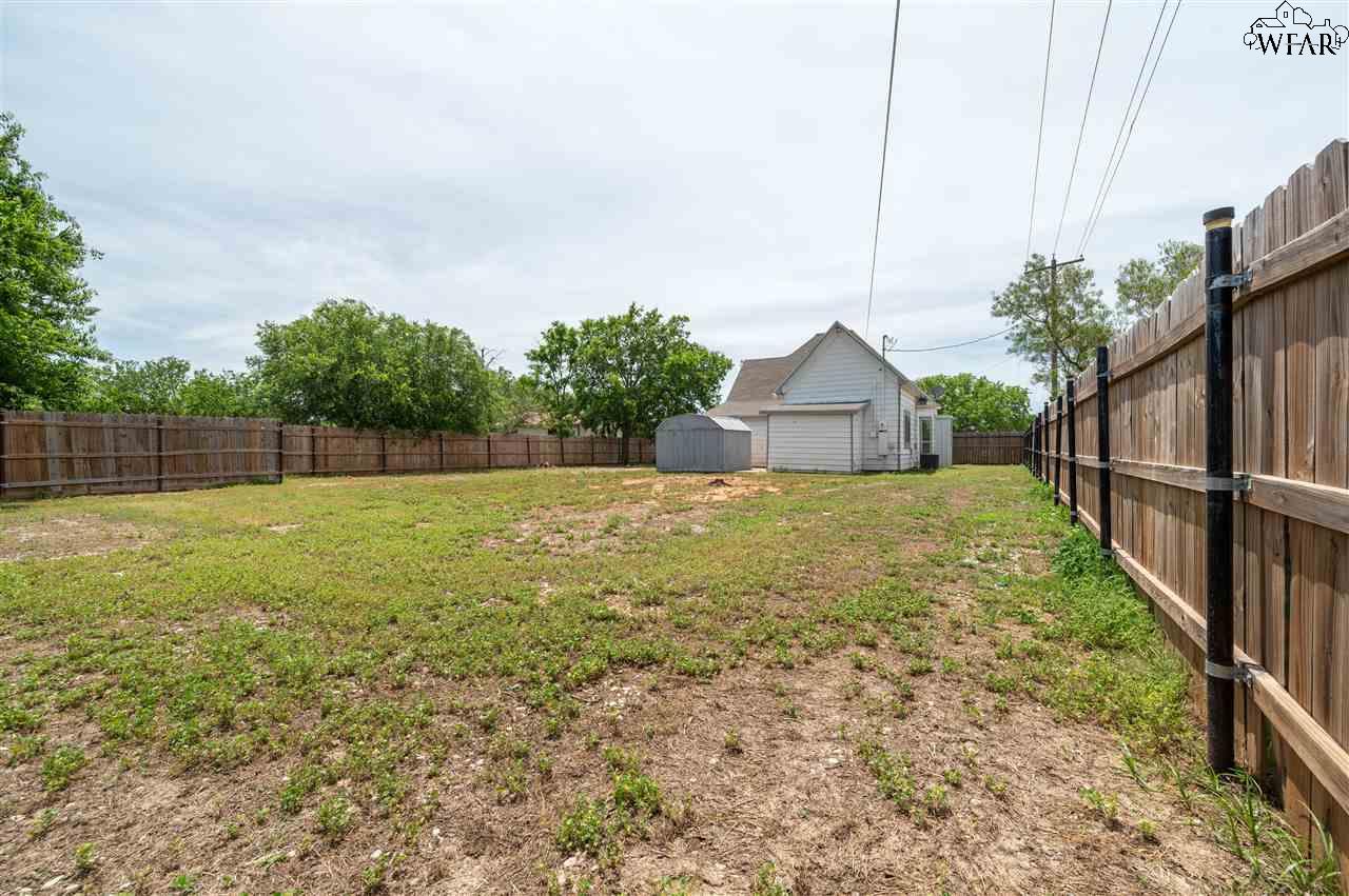 101 S Walnut Street, Petrolia, Texas image 24