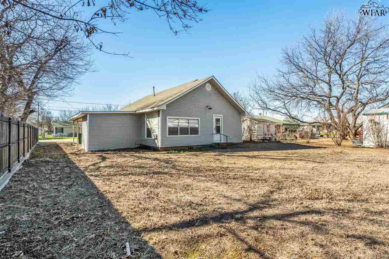 208 E Spring Street, Henrietta, Texas image 23