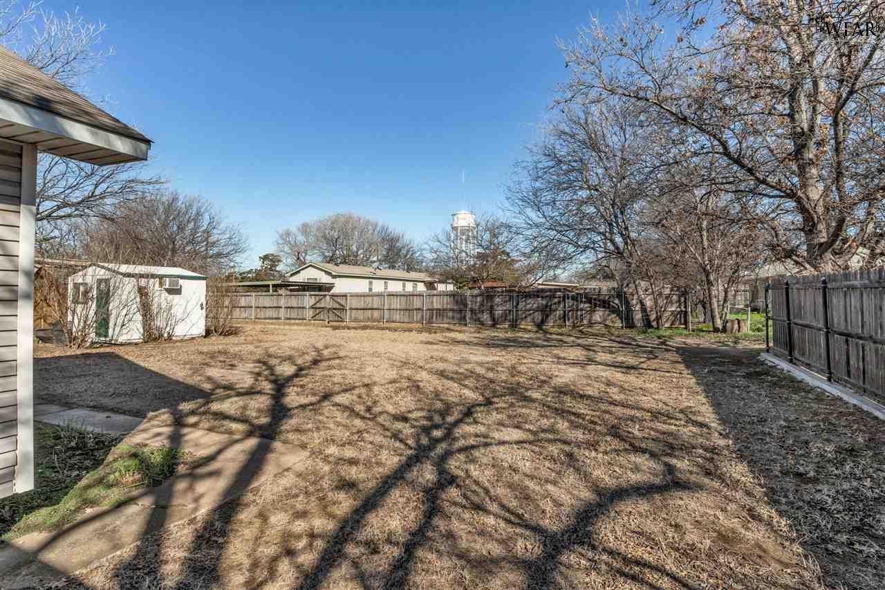 208 E Spring Street, Henrietta, Texas image 20