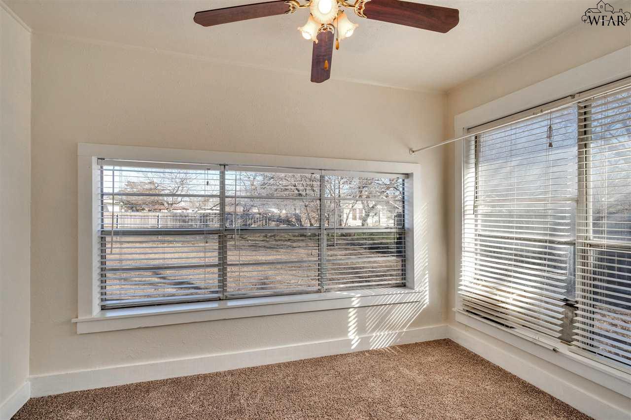 208 E Spring Street, Henrietta, Texas image 9