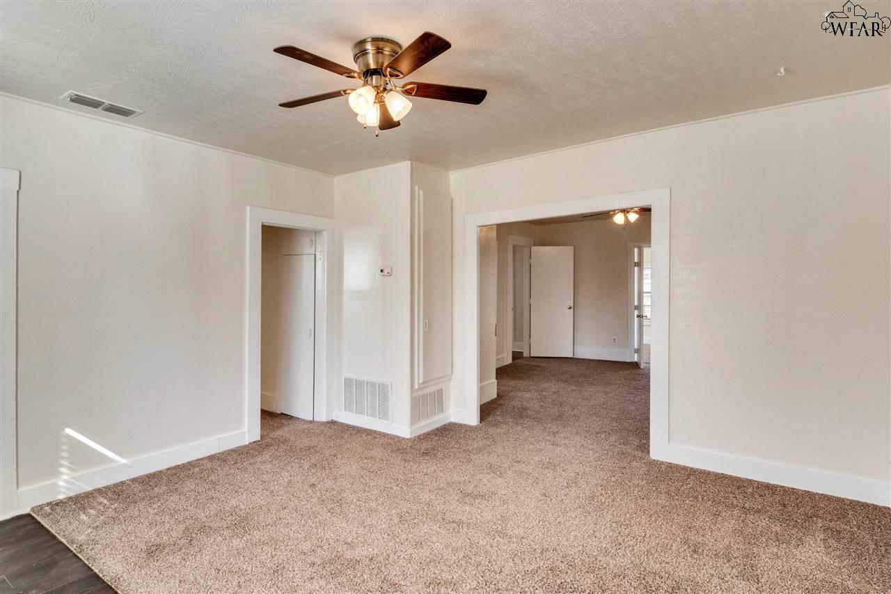 208 E Spring Street, Henrietta, Texas image 5