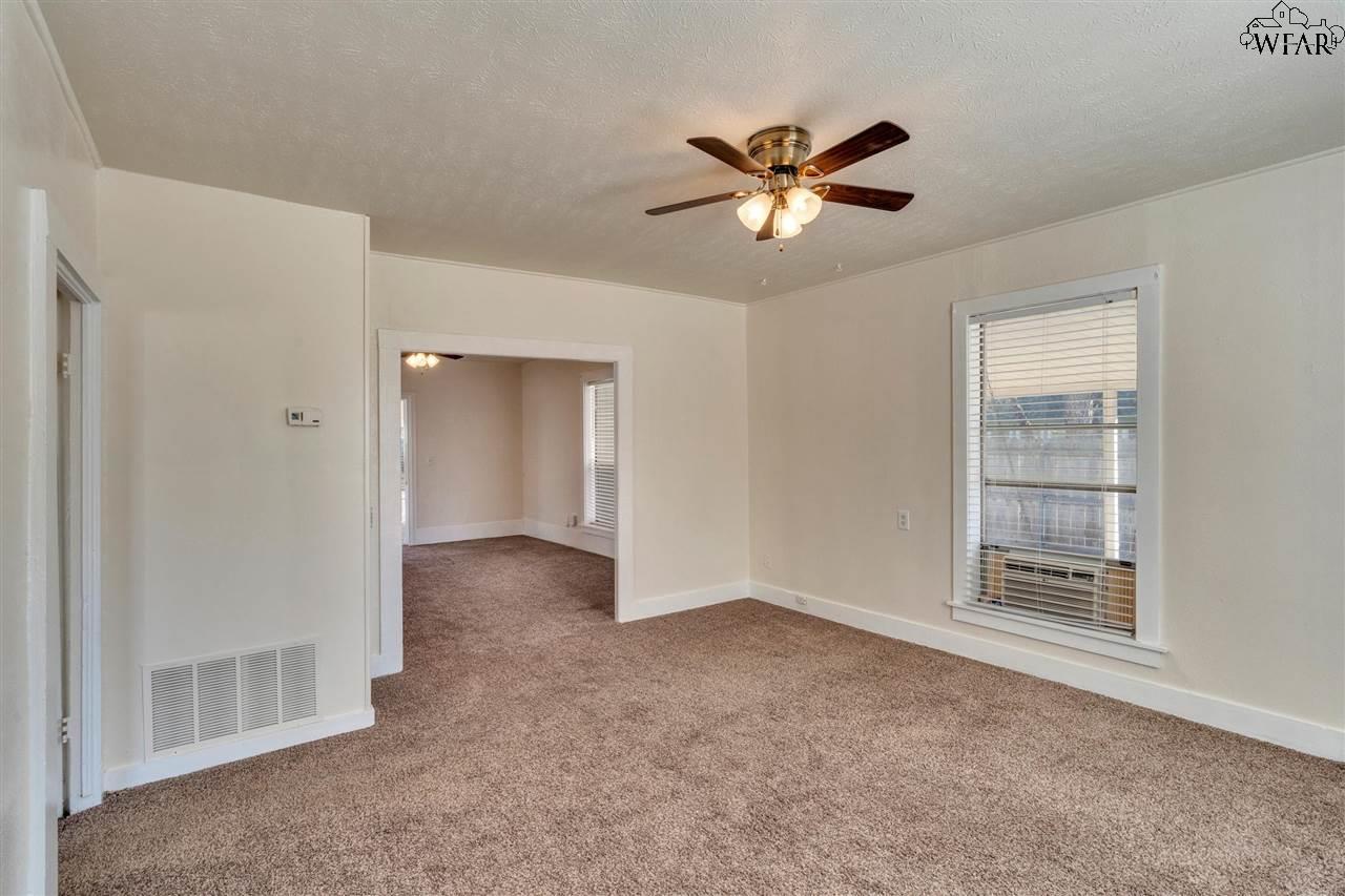 208 E Spring Street, Henrietta, Texas image 6