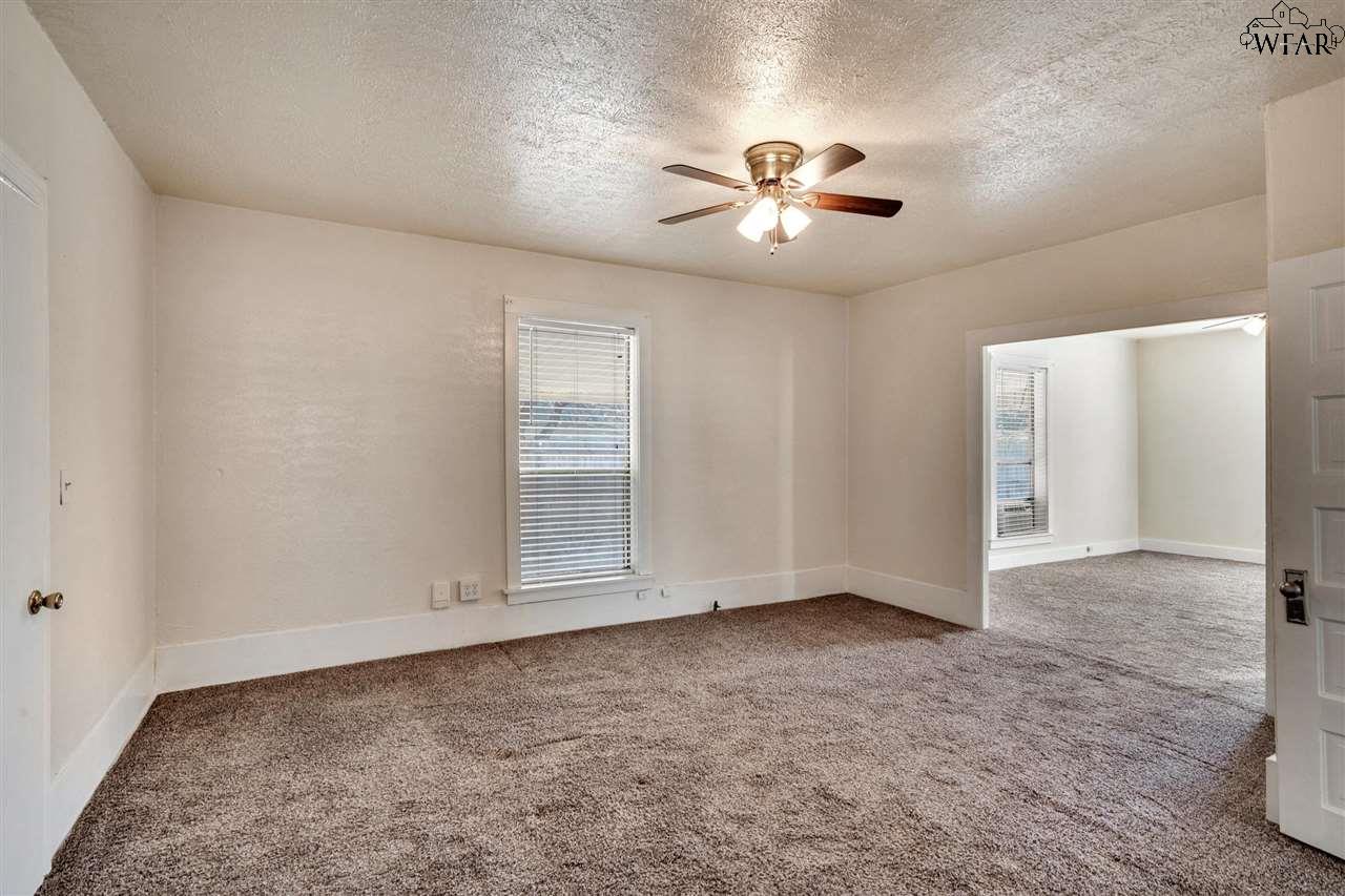 208 E Spring Street, Henrietta, Texas image 7