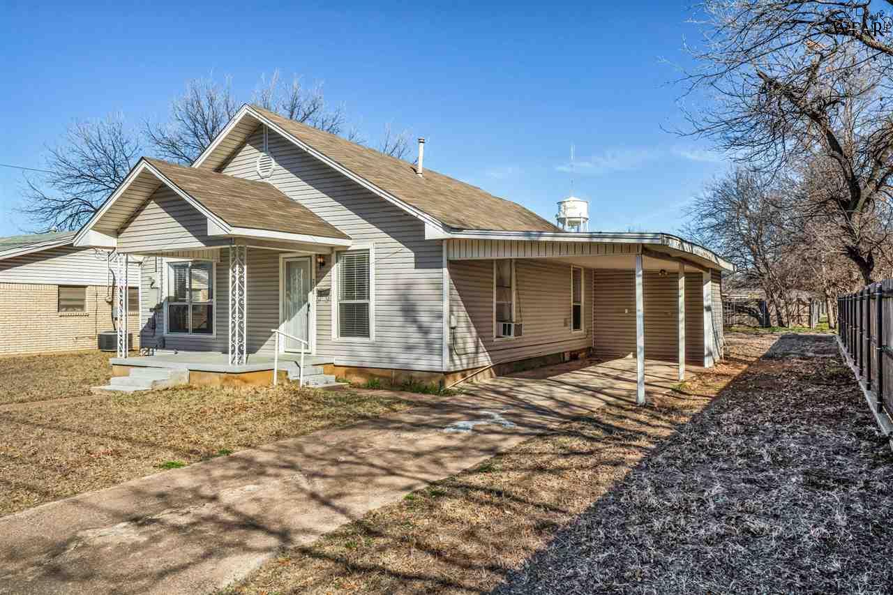 208 E Spring Street, Henrietta, Texas image 2
