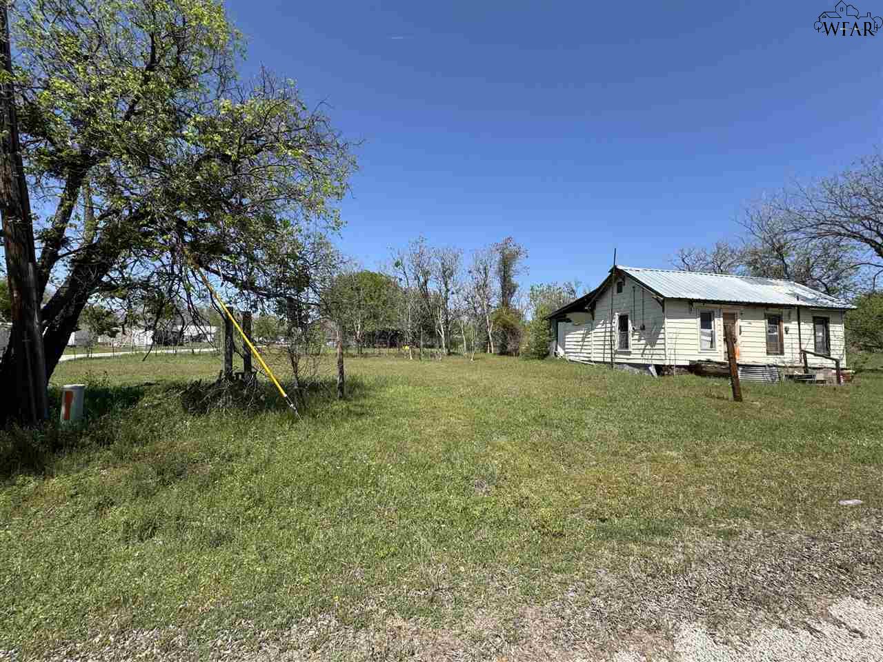 302 E San Jacinto St, Henrietta, Texas image 1
