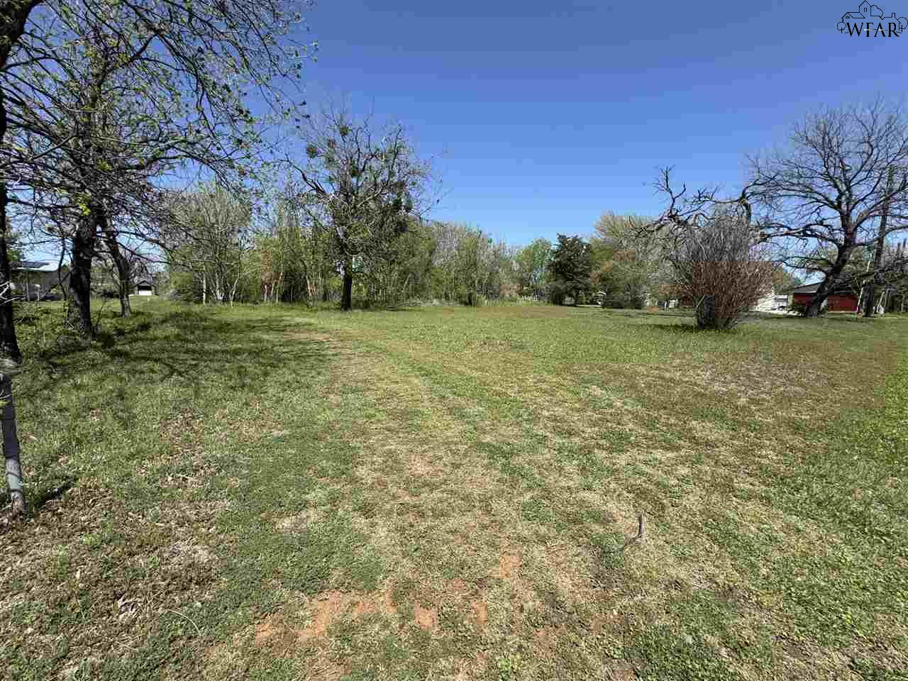 302 E San Jacinto St, Henrietta, Texas image 2