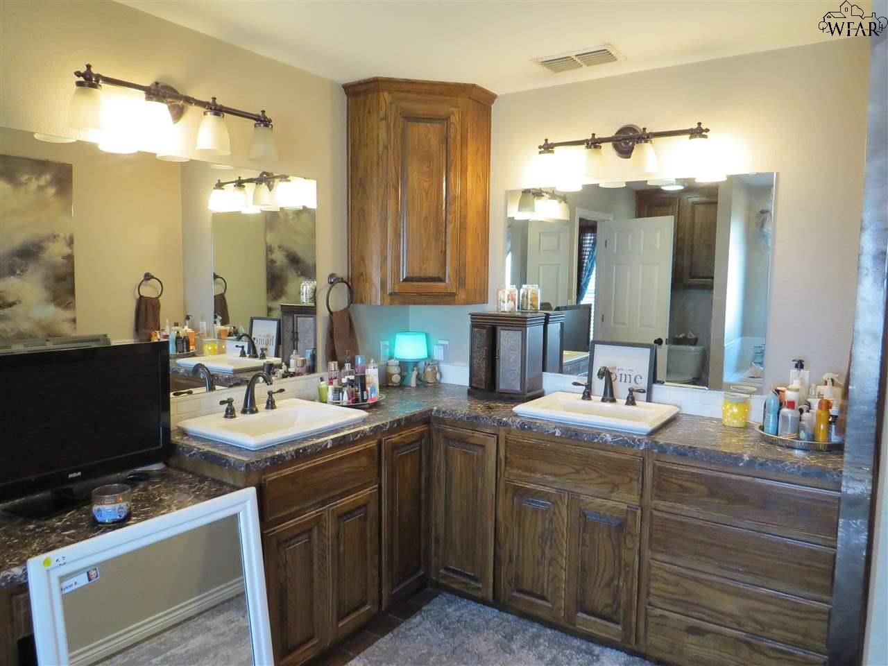 5830 Johnson Road, Iowa Park, Texas image 14