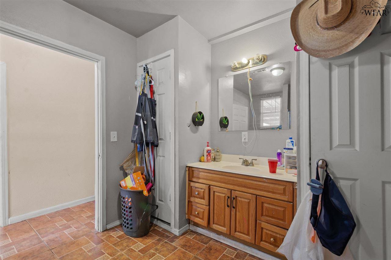 1532 Clover Lane, Wichita Falls, Texas image 9