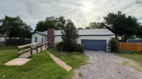 Homes For Sale - 6734 Southwest Parkway<br/> Wichita County, Wichita Falls, TX 76310