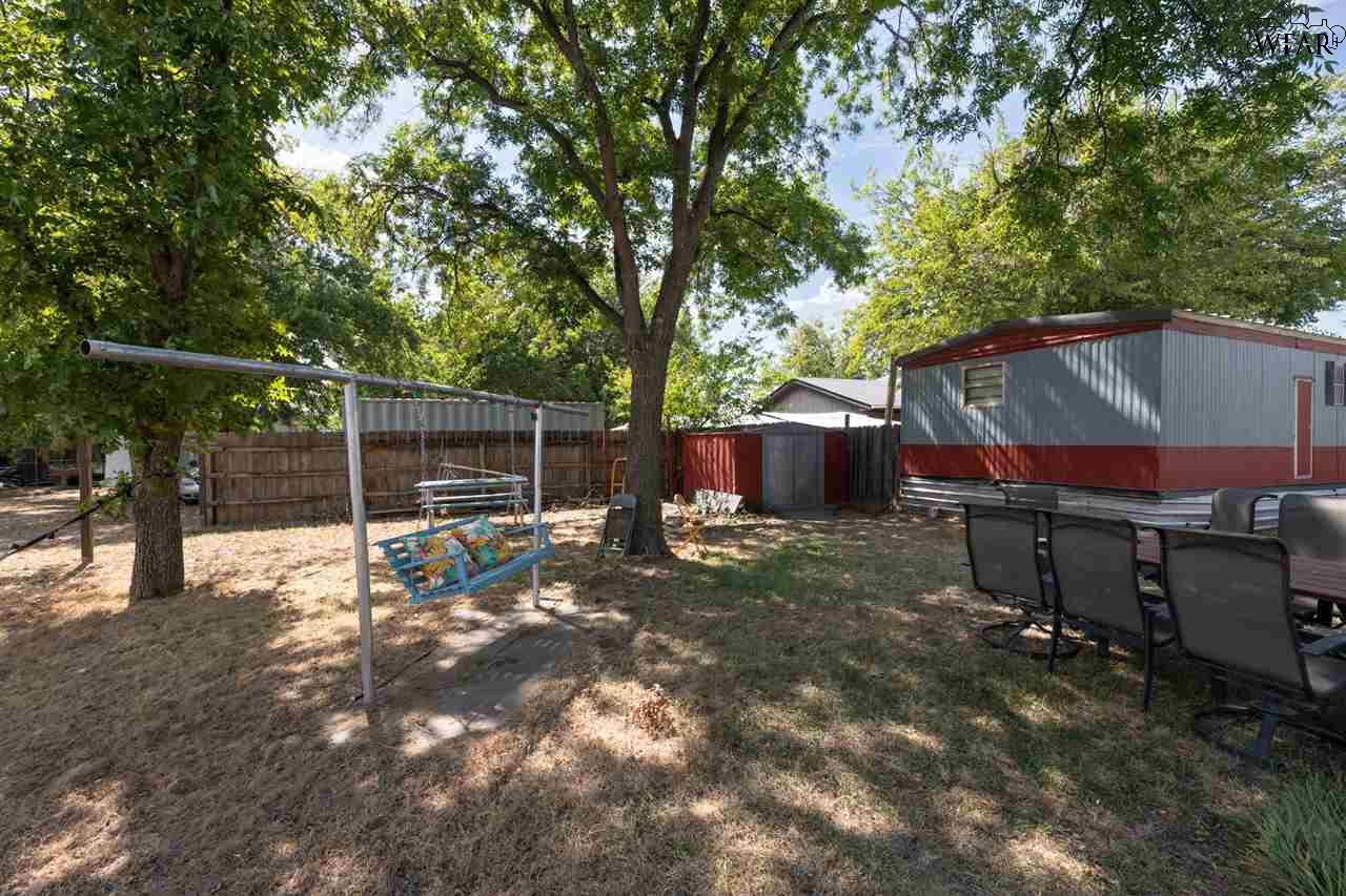 1015 E Commerce Street, Henrietta, Texas image 3