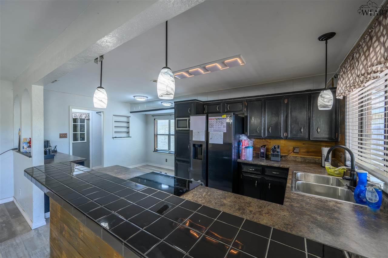 4602 Trailwood Drive, Wichita Falls, Texas image 3