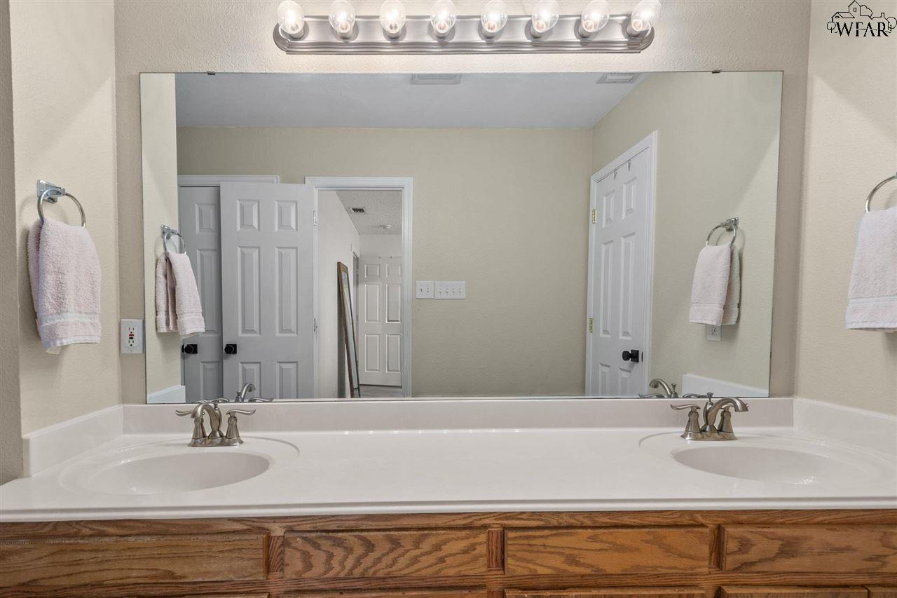 5443 Flo Drive, Wichita Falls, Texas image 15