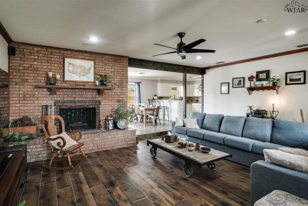 704 Shoreline Drive, Wichita Falls, Texas image 3