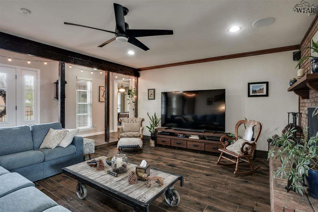 704 Shoreline Drive, Wichita Falls, Texas image 5