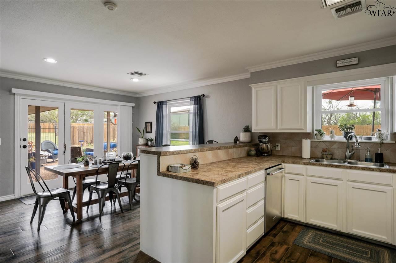 704 Shoreline Drive, Wichita Falls, Texas image 10
