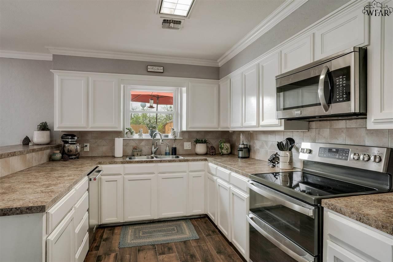704 Shoreline Drive, Wichita Falls, Texas image 9