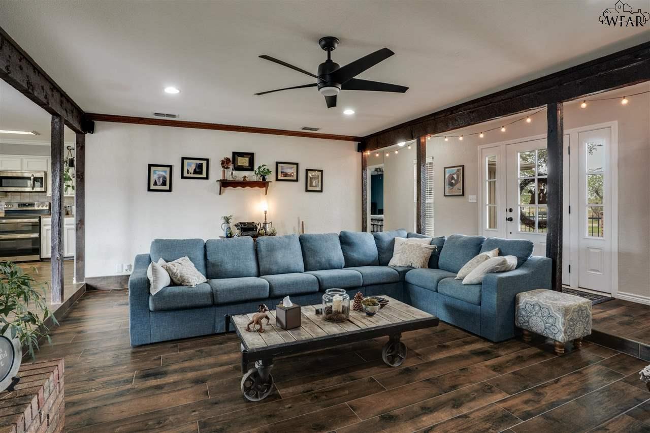 704 Shoreline Drive, Wichita Falls, Texas image 6