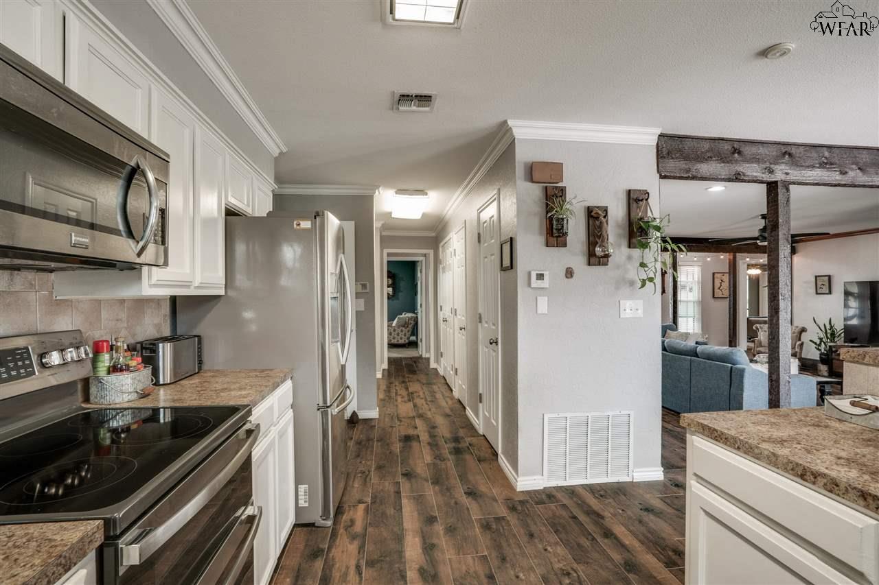 704 Shoreline Drive, Wichita Falls, Texas image 11