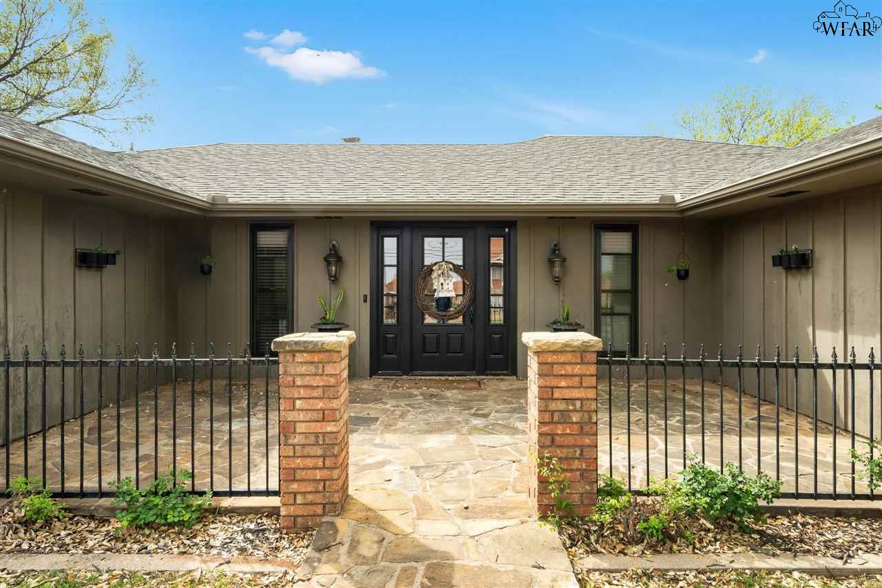 704 Shoreline Drive, Wichita Falls, Texas image 2