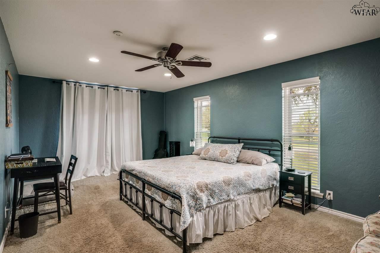704 Shoreline Drive, Wichita Falls, Texas image 13