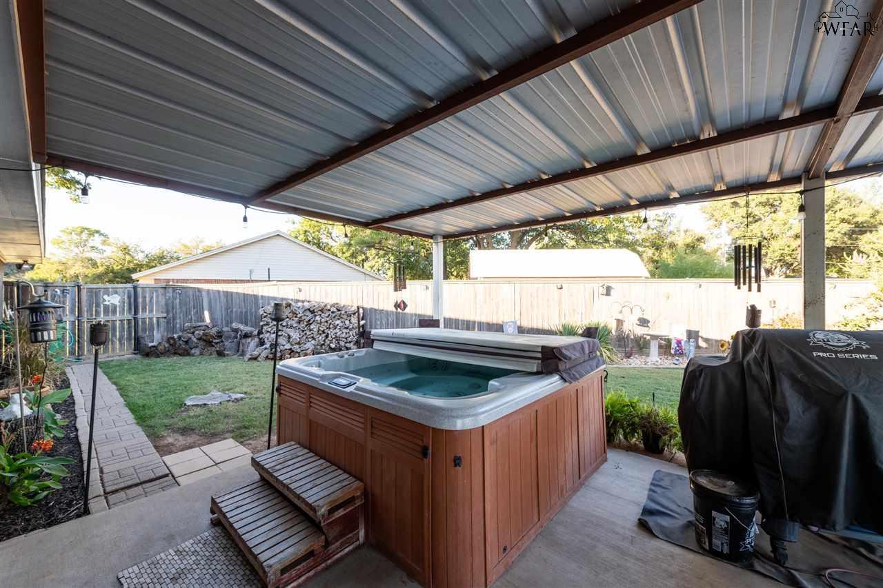 208 S Fairway Drive, Henrietta, Texas image 21