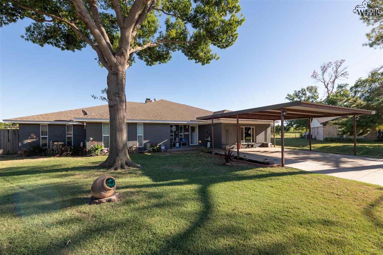 208 S Fairway Drive, Henrietta, Texas image 1