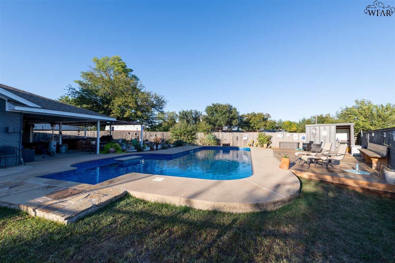 208 S Fairway Drive, Henrietta, Texas image 22