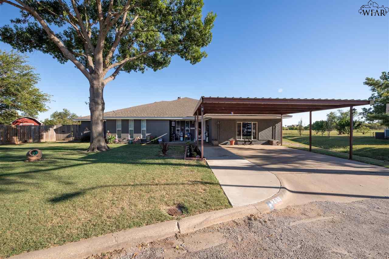 208 S Fairway Drive, Henrietta, Texas image 2