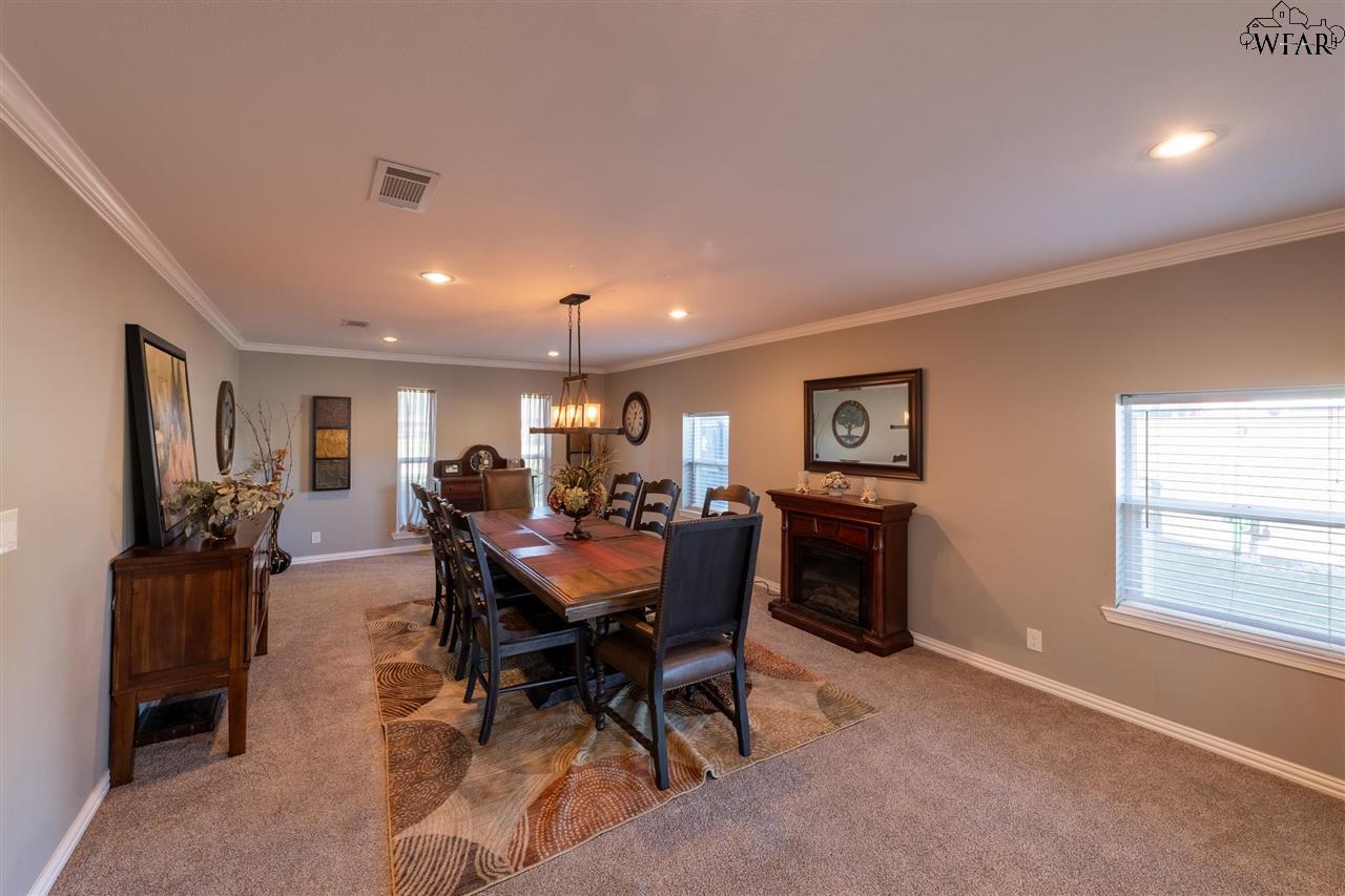 208 S Fairway Drive, Henrietta, Texas image 7
