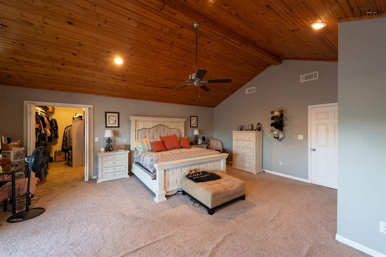 208 S Fairway Drive, Henrietta, Texas image 15