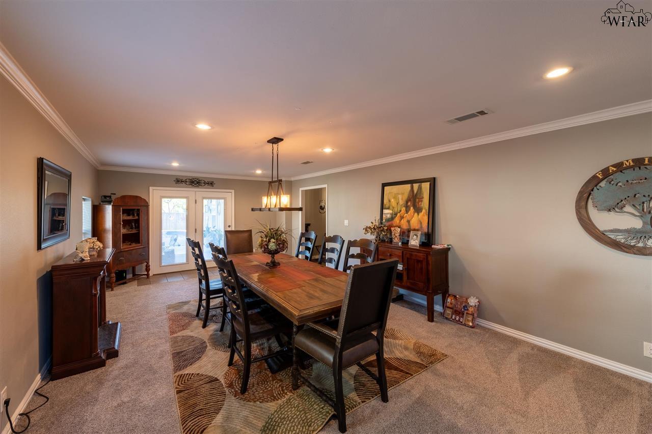 208 S Fairway Drive, Henrietta, Texas image 12