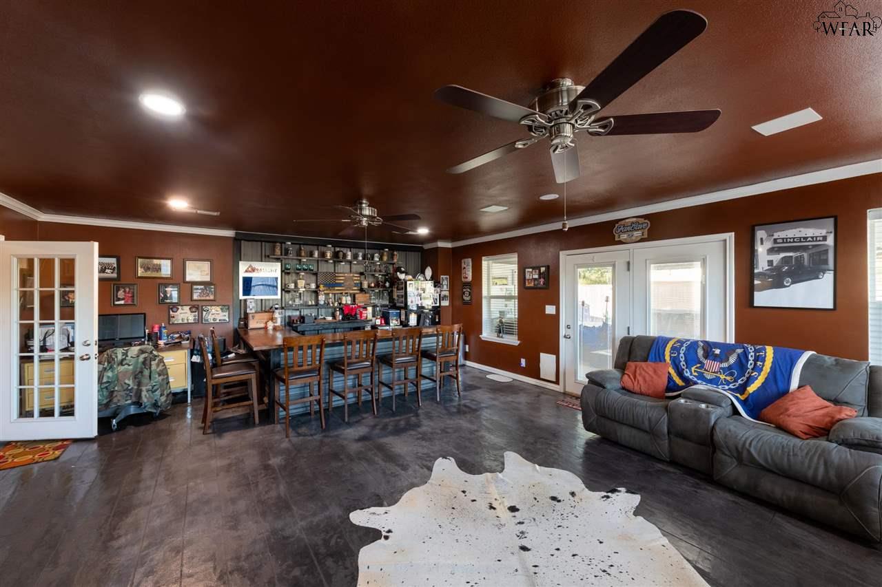 208 S Fairway Drive, Henrietta, Texas image 11