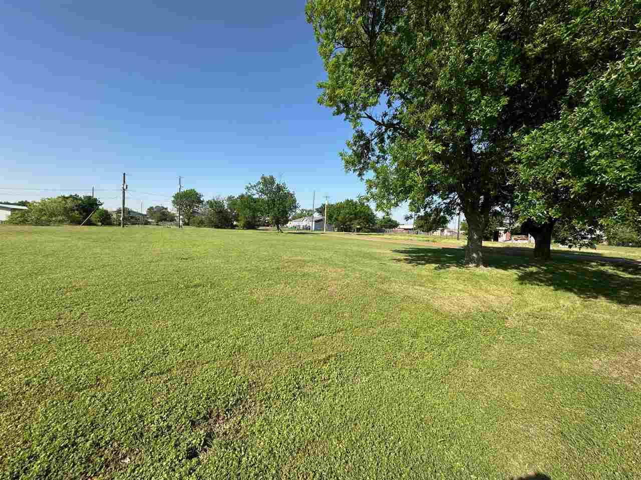 906 E Garrison Avenue, Electra, Texas image 5