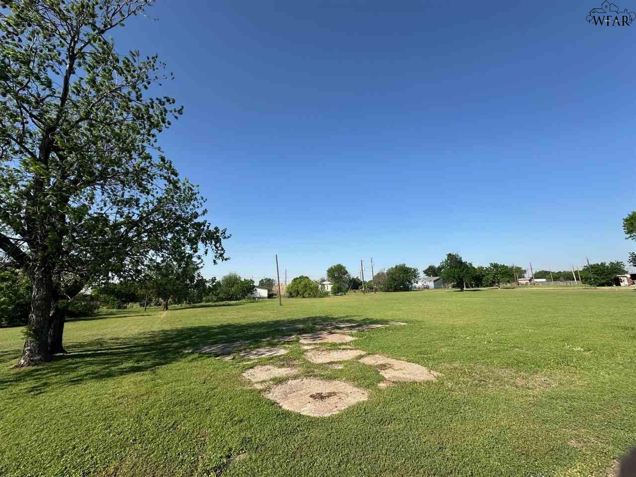 906 E Garrison Avenue, Electra, Texas image 1