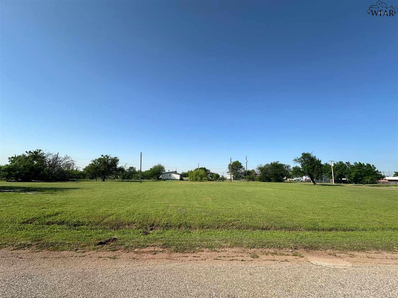 906 E Garrison Avenue, Electra, Texas image 2
