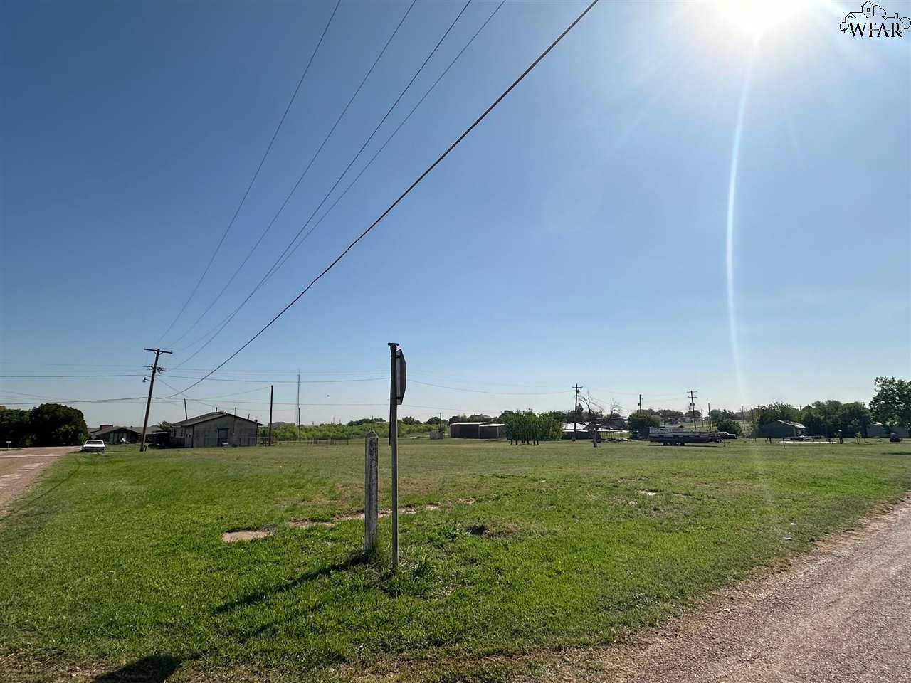 201 E Lincoln Avenue, Electra, Texas image 1