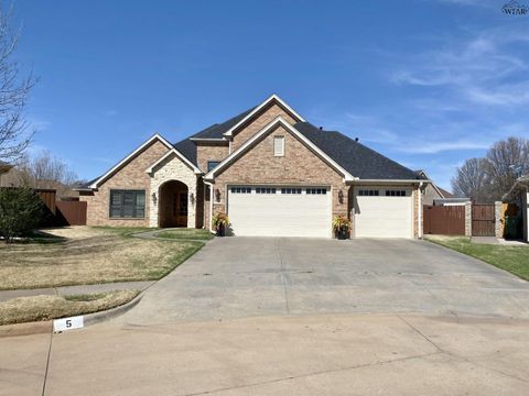 Homes For Sale - 5 Oakwood Court<br/> Wichita Falls, TX 76308