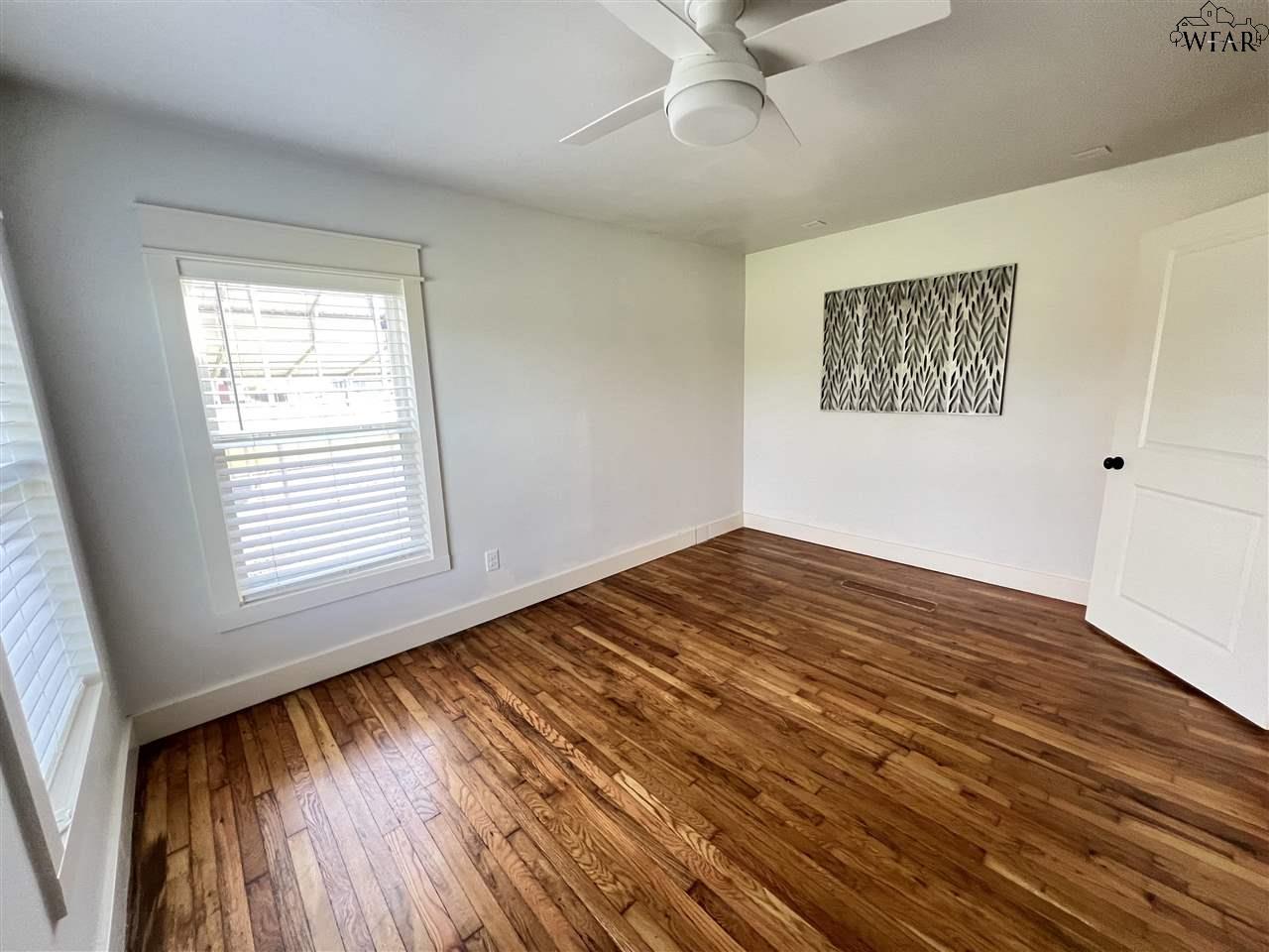 423 E Walnut Street, Archer City, Texas image 11