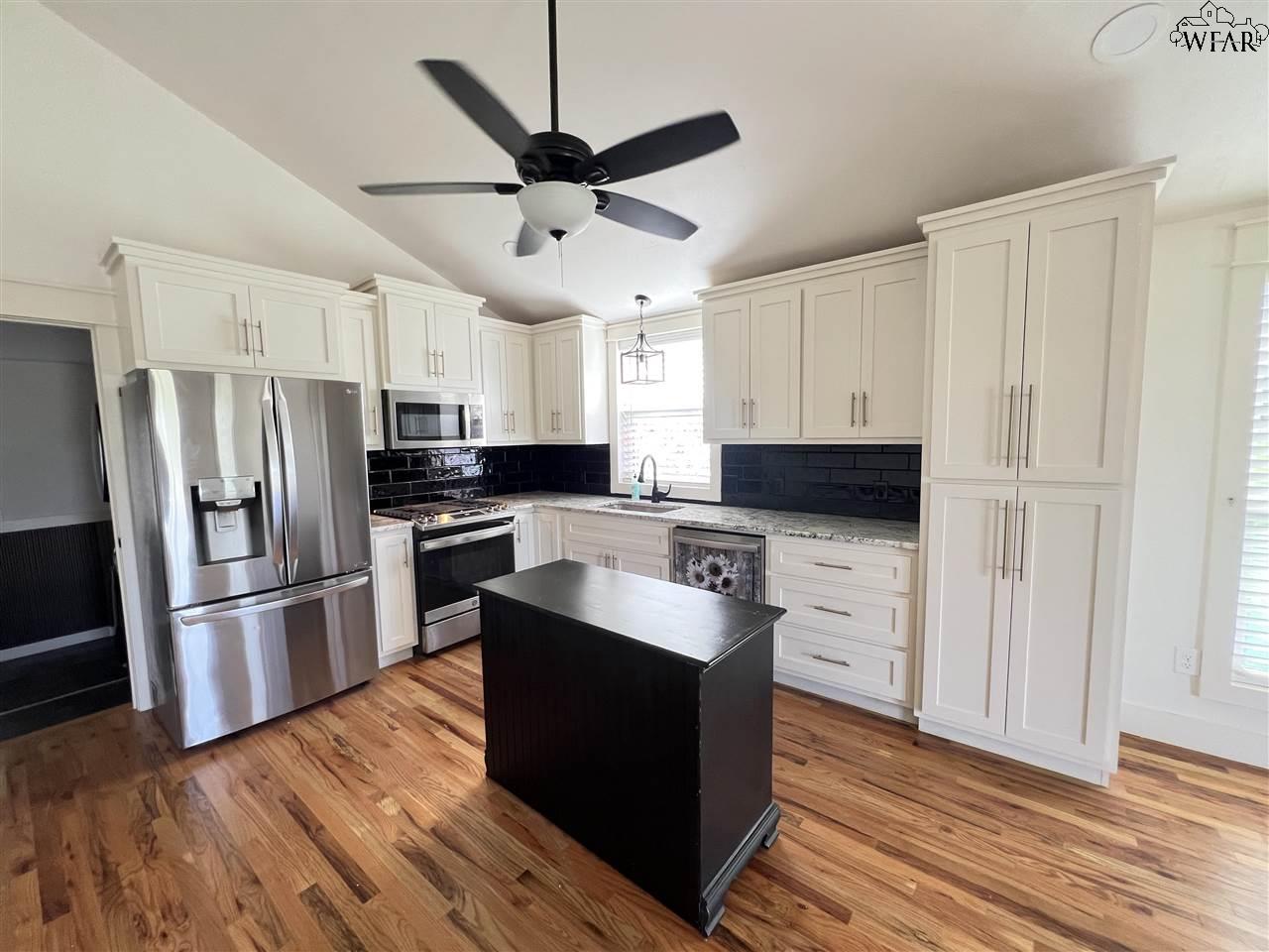 423 E Walnut Street, Archer City, Texas image 6