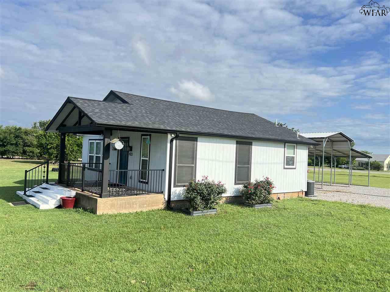 423 E Walnut Street, Archer City, Texas image 2