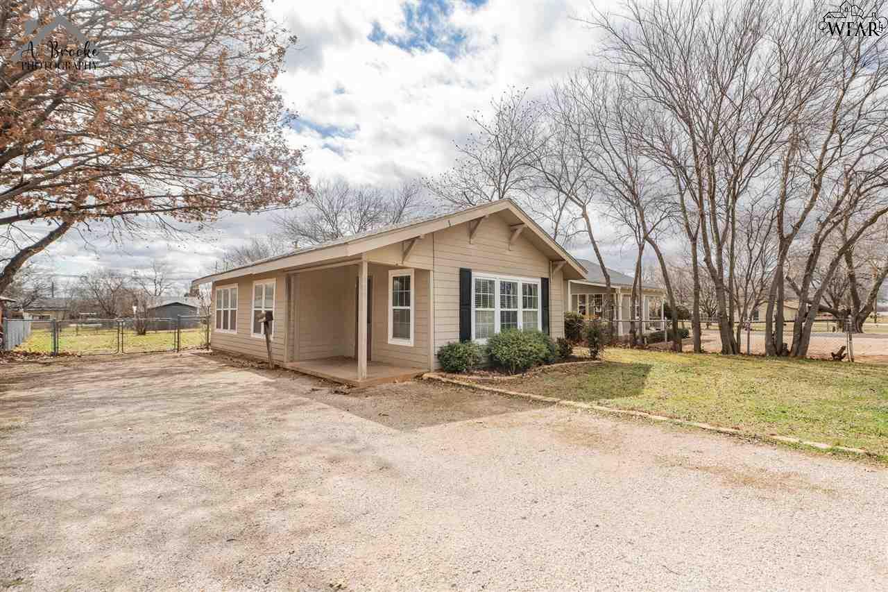 409 W Alameda Street, Iowa Park, Texas image 1